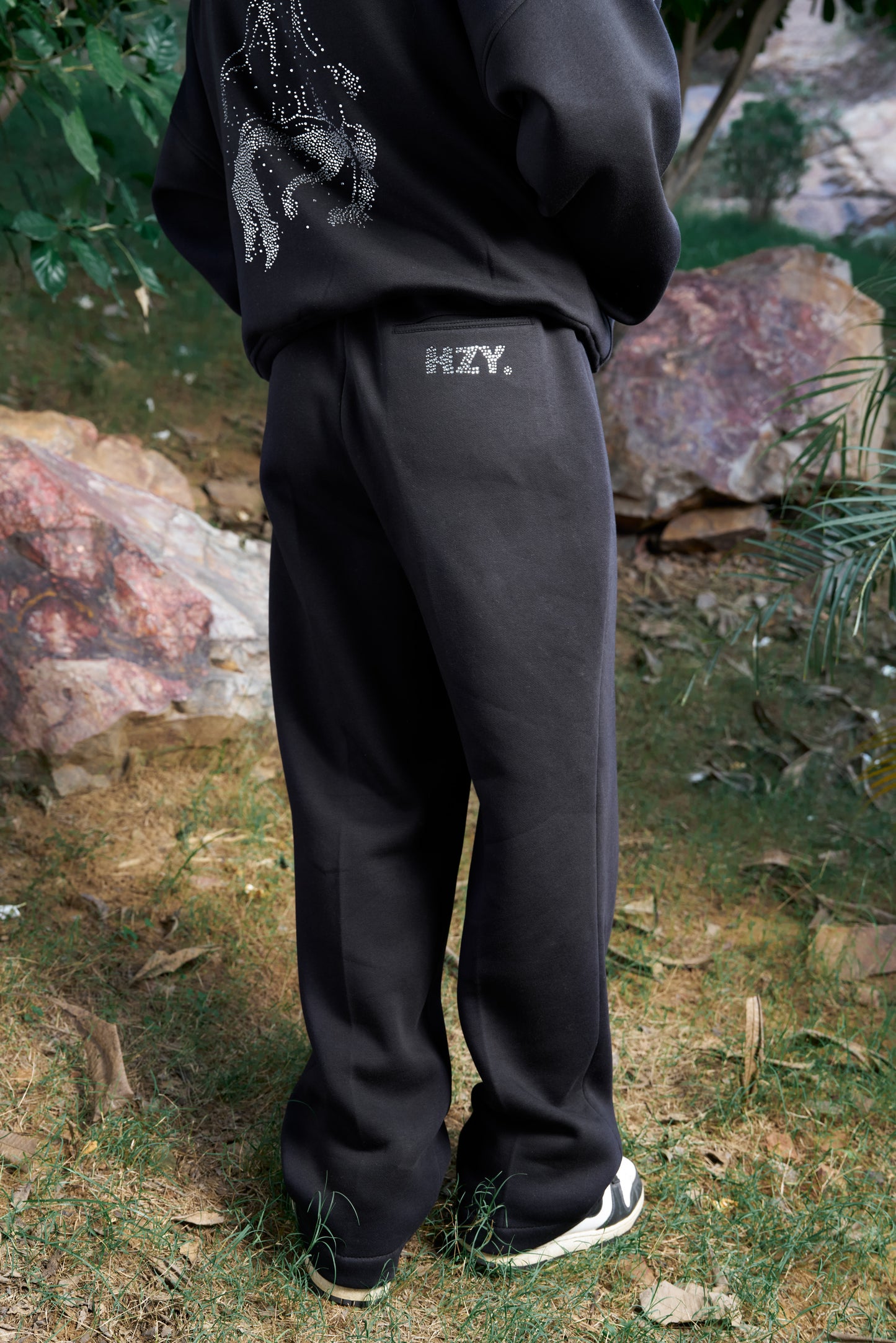 HZY Unisex Oversized Black Jogger
