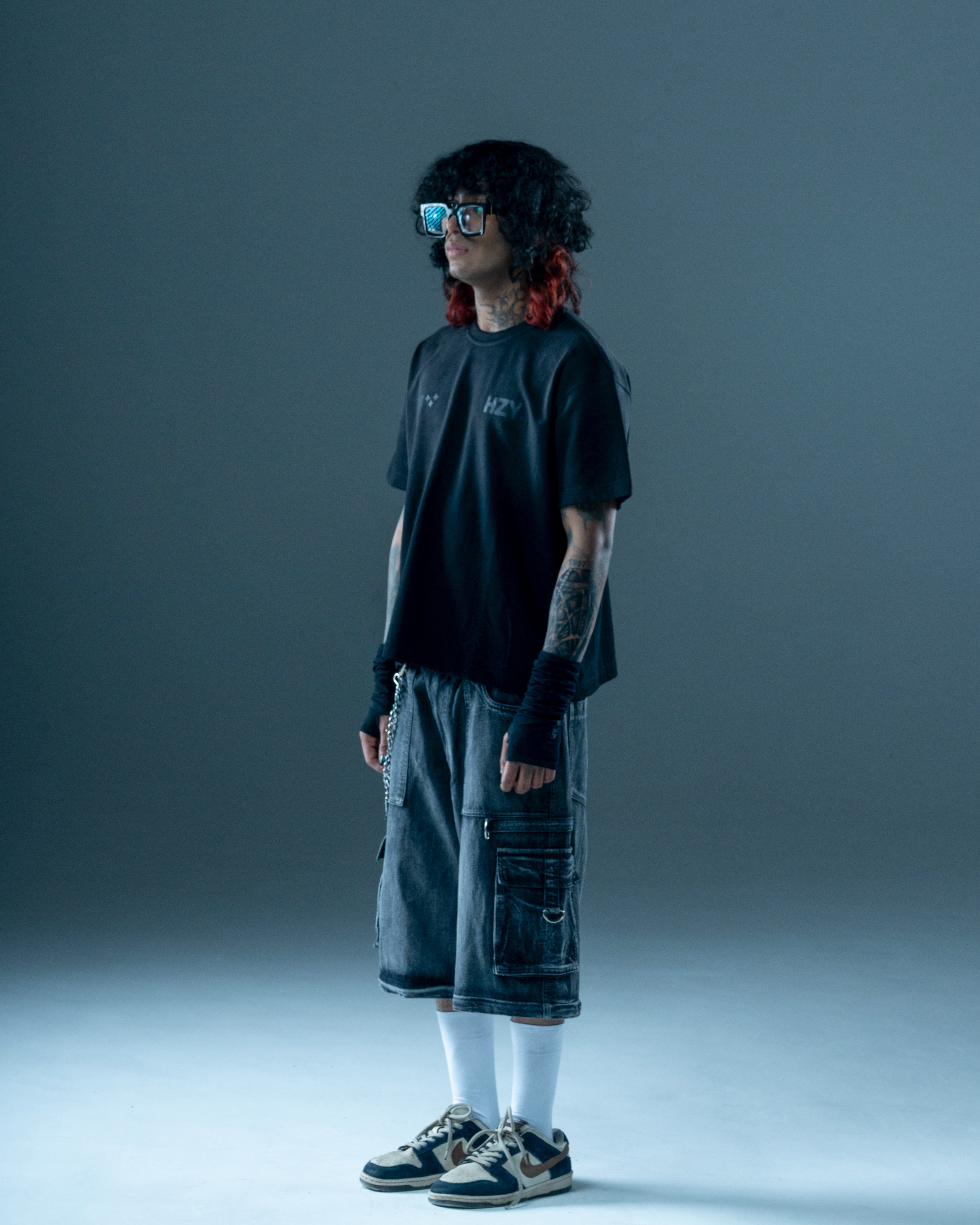 CROPPED BLACK OVERSIZED TEE